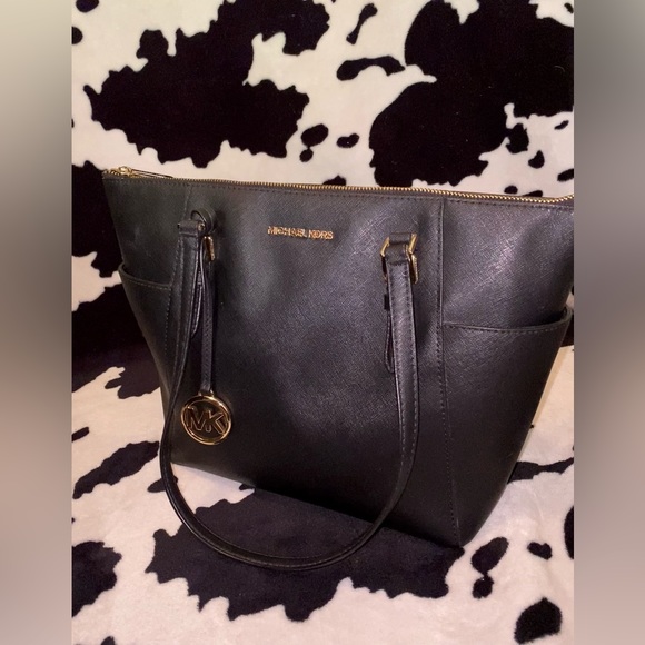 Michael Kors Charlotte Tote - Picture 4 of 6